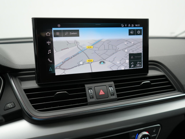 Audi Q5 55 TFSI e Quattro S-Line Plug in Hybrid PHEV | Trekhaak af Fabriek | Alcantara Sportstoelen Verwarmd | Adaptive Cruise | Apple C