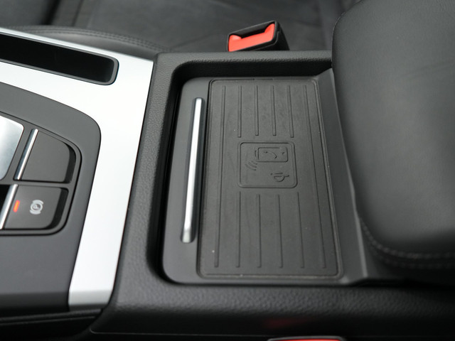 Audi Q5 55 TFSI e Quattro S-Line Plug in Hybrid PHEV | Trekhaak af Fabriek | Alcantara Sportstoelen Verwarmd | Adaptive Cruise | Apple C