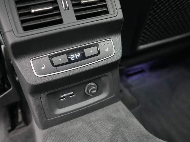 Audi Q5 55 TFSI e Quattro S-Line Plug in Hybrid PHEV | Trekhaak af Fabriek | Alcantara Sportstoelen Verwarmd | Adaptive Cruise | Apple C