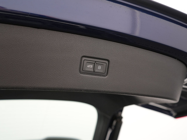 Audi Q5 55 TFSI e Quattro S-Line Plug in Hybrid PHEV | Trekhaak af Fabriek | Alcantara Sportstoelen Verwarmd | Adaptive Cruise | Apple C