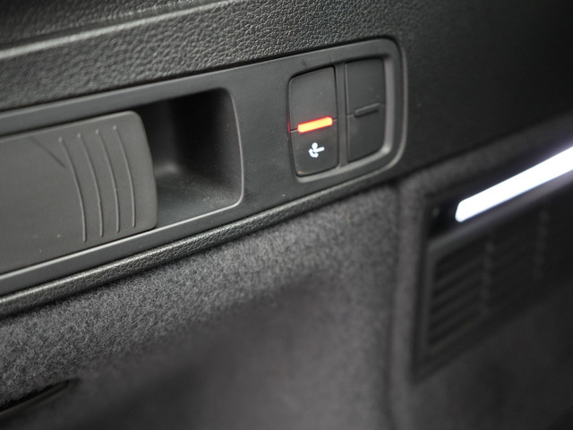 Audi Q5 55 TFSI e Quattro S-Line Plug in Hybrid PHEV | Trekhaak af Fabriek | Alcantara Sportstoelen Verwarmd | Adaptive Cruise | Apple C