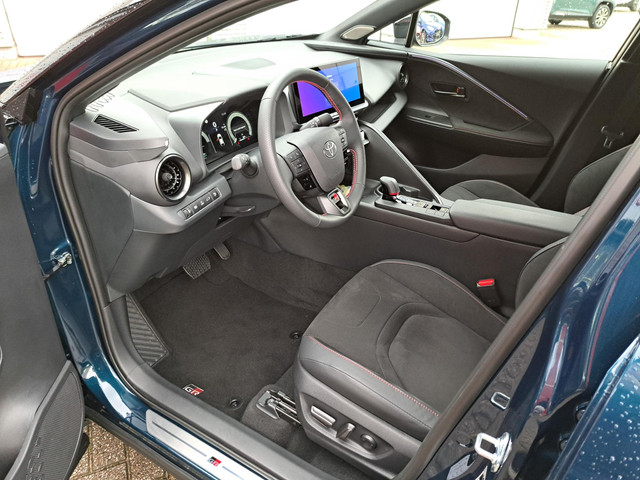Toyota C-HR 2.0 Plug-in Hybrid 220 GR SPORT STUUR- STOELVERWARMING STOELGEHEUGEN PDC JBL 19 BLIND SPOT