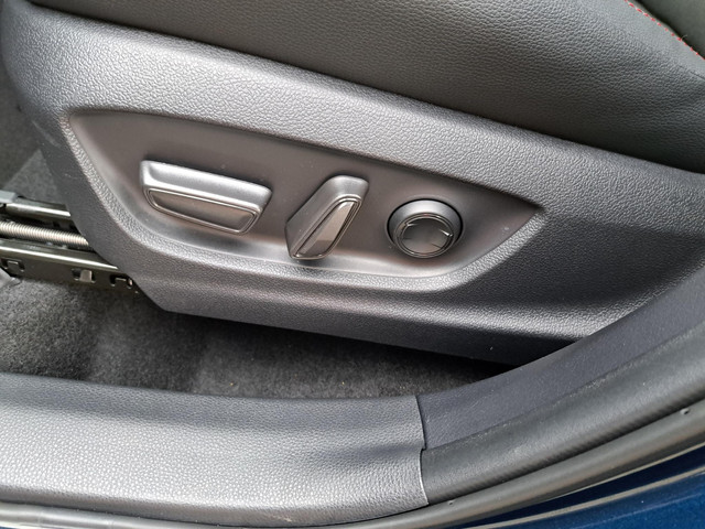 Toyota C-HR 2.0 Plug-in Hybrid 220 GR SPORT STUUR- STOELVERWARMING STOELGEHEUGEN PDC JBL 19 BLIND SPOT