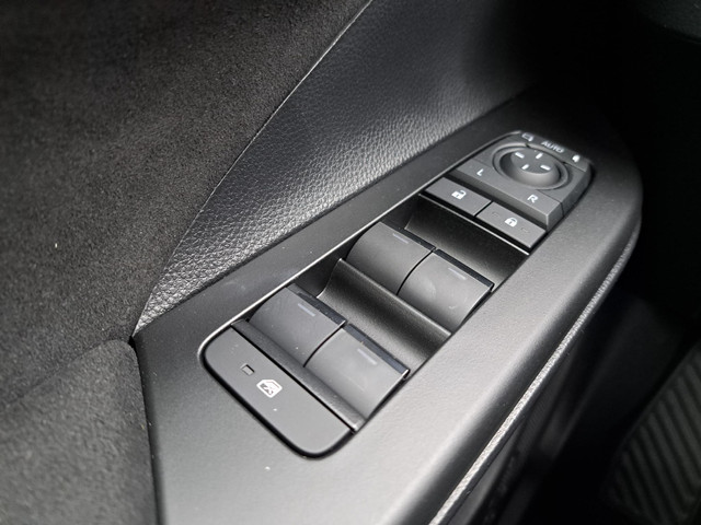 Toyota C-HR 2.0 Plug-in Hybrid 220 GR SPORT STUUR- STOELVERWARMING STOELGEHEUGEN PDC JBL 19 BLIND SPOT