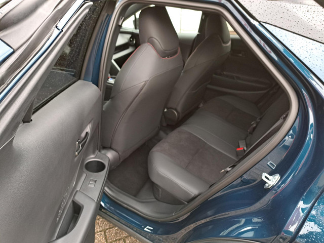 Toyota C-HR 2.0 Plug-in Hybrid 220 GR SPORT STUUR- STOELVERWARMING STOELGEHEUGEN PDC JBL 19 BLIND SPOT