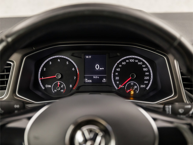 Volkswagen T-Roc 1.0 TSI Sport (STOELVERWARMING, TREKHAAK, GETINT GLAS, SPORTSTOELEN, PARKEERSENSOREN, ARMSTEUN, BLUETOOTH, NIEUWSTAAT)