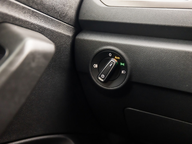 Volkswagen T-Roc 1.0 TSI Sport (STOELVERWARMING, TREKHAAK, GETINT GLAS, SPORTSTOELEN, PARKEERSENSOREN, ARMSTEUN, BLUETOOTH, NIEUWSTAAT)