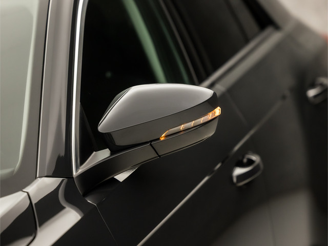 Volkswagen T-Roc 1.0 TSI Sport (STOELVERWARMING, TREKHAAK, GETINT GLAS, SPORTSTOELEN, PARKEERSENSOREN, ARMSTEUN, BLUETOOTH, NIEUWSTAAT)