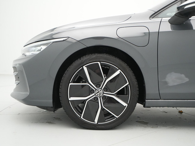 Volkswagen Golf 1.5 eHybrid 204pk 50 Edition Navigatie Camera Stoelverwarming Carplay Stoelmassage 143