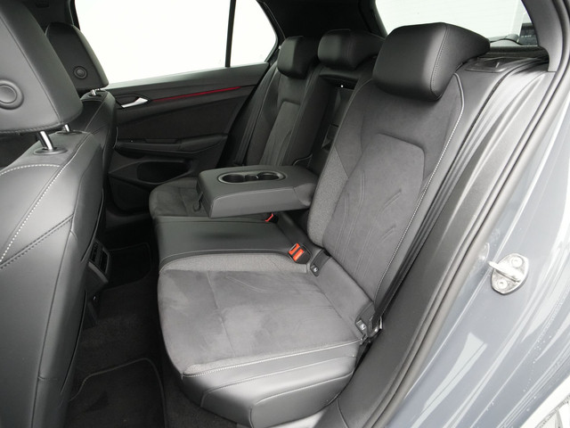 Volkswagen Golf 1.5 eHybrid 204pk 50 Edition Navigatie Camera Stoelverwarming Carplay Stoelmassage 143