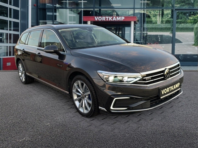 Volkswagen Passat Variant 1.4 TSI DSG GTE TREKHAAK CAMERA NAVI ACC STOELVERW E-KLEP