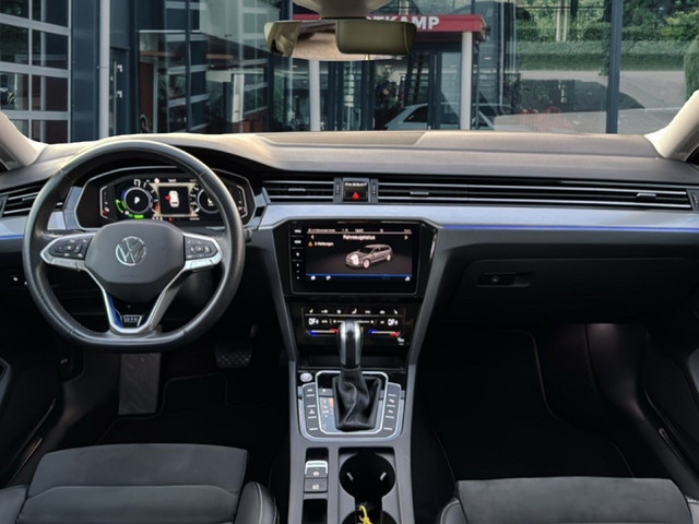 Volkswagen Passat Variant 1.4 TSI DSG GTE TREKHAAK CAMERA NAVI ACC STOELVERW E-KLEP