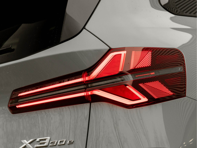 BMW X3 30e xDrive M-Sport Pro - Pano - Trekhaak - ACC - Harman Kardon - Head-up