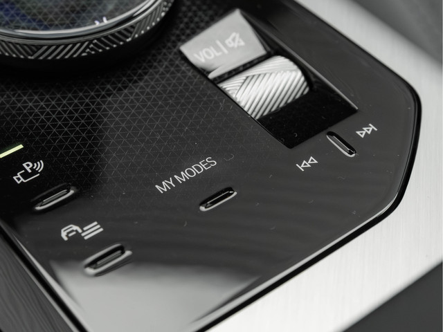 BMW X3 30e xDrive M-Sport Pro - Pano - Trekhaak - ACC - Harman Kardon - Head-up