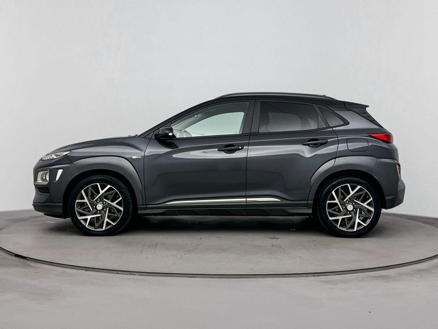 Hyundai Kona 1.6 GDI HEV Premium | Leer | Stoel + stuurverwarming | Trekhaak | Stoelventilatie | 18 Lm-wielen |