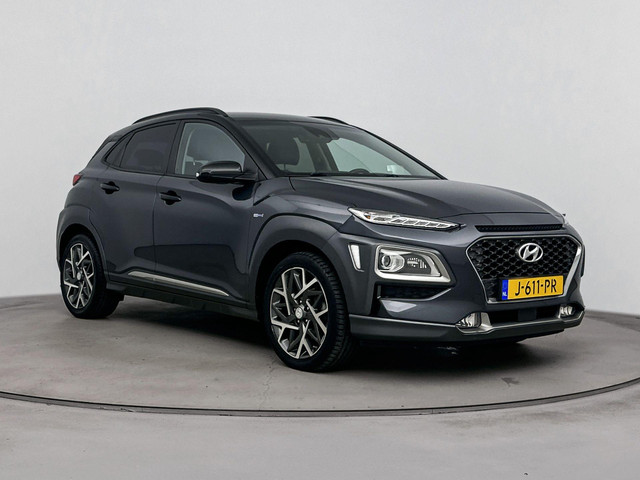 Hyundai Kona 1.6 GDI HEV Premium | Leer | Stoel + stuurverwarming | Trekhaak | Stoelventilatie | 18 Lm-wielen |