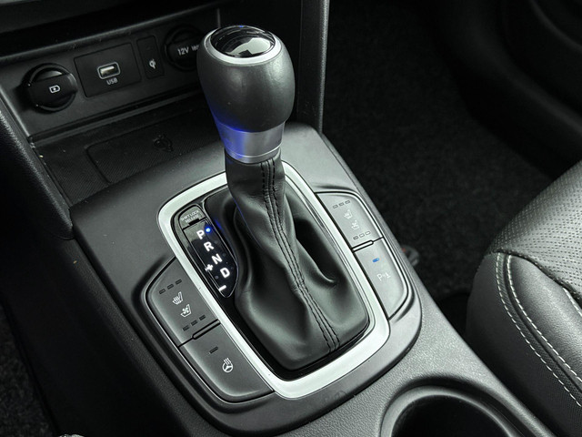 Hyundai Kona 1.6 GDI HEV Premium | Leer | Stoel + stuurverwarming | Trekhaak | Stoelventilatie | 18 Lm-wielen |