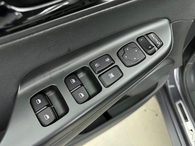 Hyundai Kona 1.6 GDI HEV Premium | Leer | Stoel + stuurverwarming | Trekhaak | Stoelventilatie | 18 Lm-wielen |