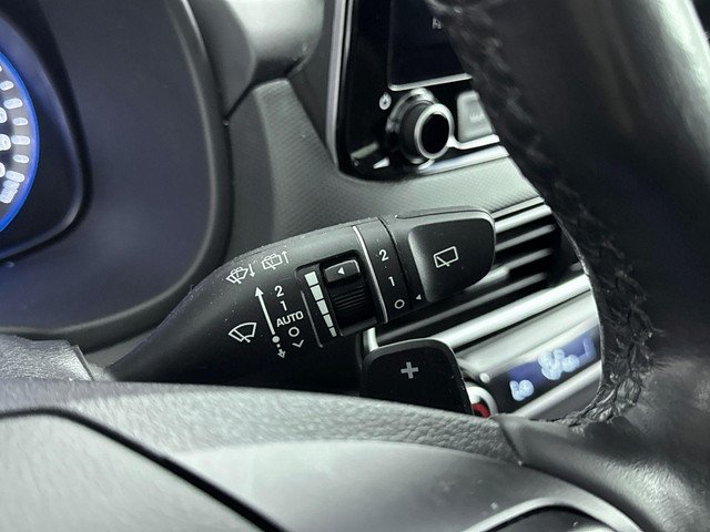 Hyundai Kona 1.6 GDI HEV Premium | Leer | Stoel + stuurverwarming | Trekhaak | Stoelventilatie | 18 Lm-wielen |