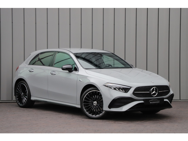 Mercedes-Benz A-Klasse 250e AMG | 218PK | Keyless-go | Sfeerverlichting | Widescreen | Stuurwielverw. | ACC | Standkachel | 2025.