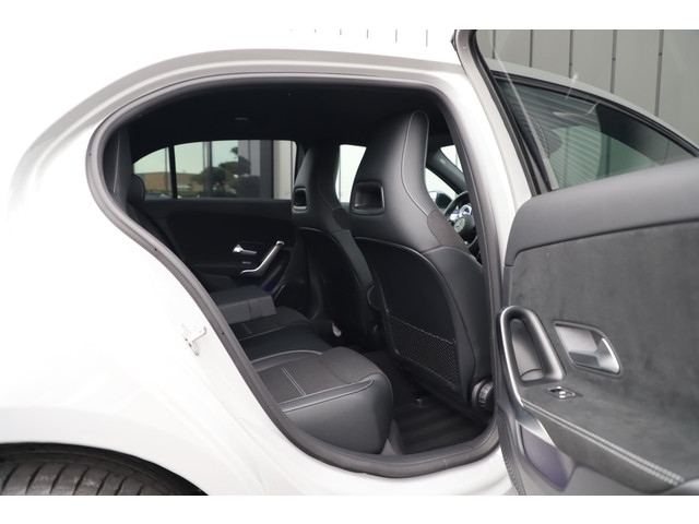 Mercedes-Benz A-Klasse 250e AMG | 218PK | Keyless-go | Sfeerverlichting | Widescreen | Stuurwielverw. | ACC | Standkachel | 2025.