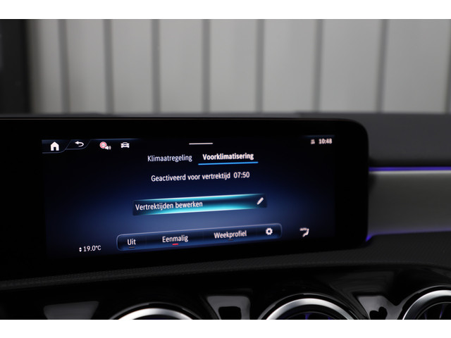 Mercedes-Benz A-Klasse 250e AMG | 218PK | Keyless-go | Sfeerverlichting | Widescreen | Stuurwielverw. | ACC | Standkachel | 2025.