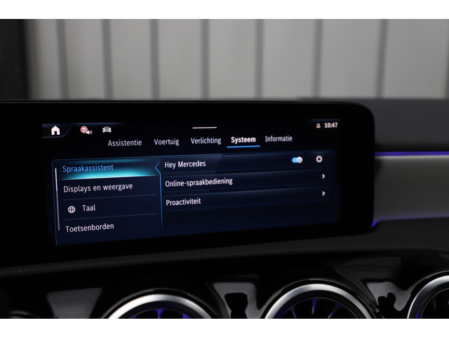 Mercedes-Benz A-Klasse 250e AMG | 218PK | Keyless-go | Sfeerverlichting | Widescreen | Stuurwielverw. | ACC | Standkachel | 2025.