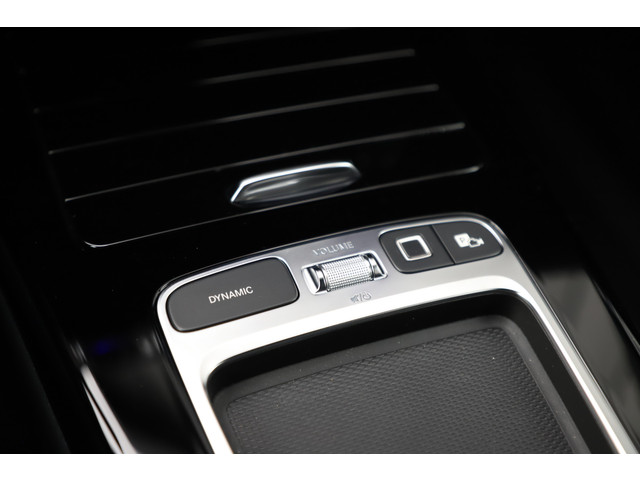 Mercedes-Benz A-Klasse 250e AMG | 218PK | Keyless-go | Sfeerverlichting | Widescreen | Stuurwielverw. | ACC | Standkachel | 2025.