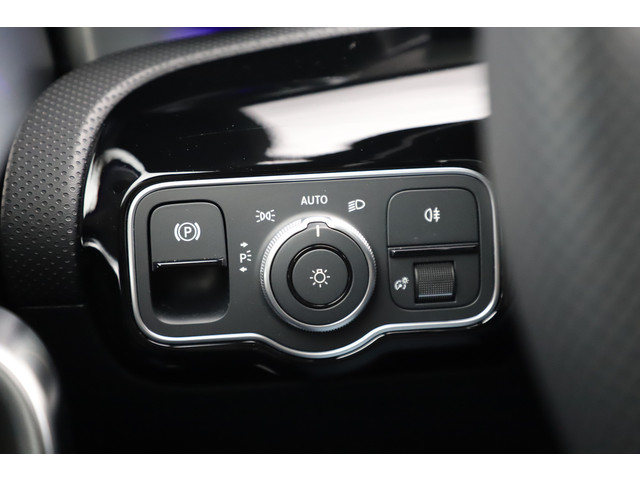 Mercedes-Benz A-Klasse 250e AMG | 218PK | Keyless-go | Sfeerverlichting | Widescreen | Stuurwielverw. | ACC | Standkachel | 2025.