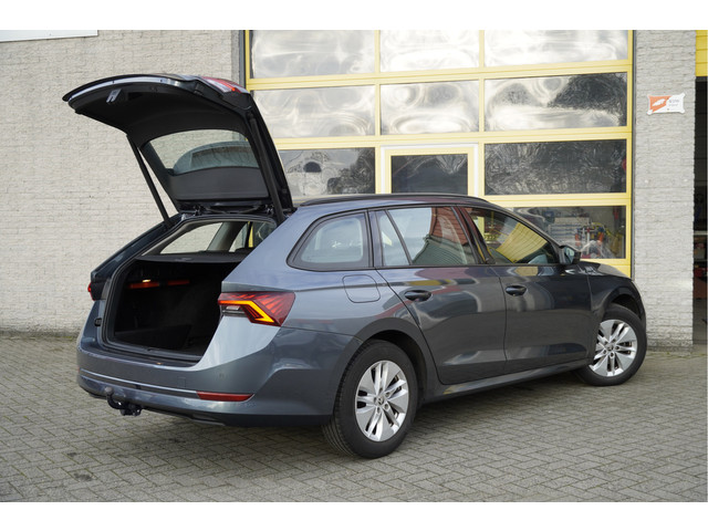 Skoda Octavia Combi 1.0 e-TSI Automaat! Business Edition BJ2021 Lmv 16 | Led V+A | Pdc | Navi | Dynamische knipperlichten | Trekhaak | Elek.