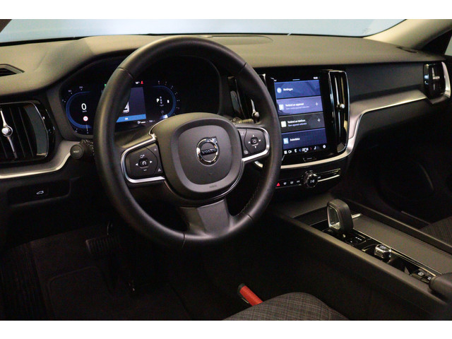 Volvo V60 2.0 B3 Core automaat | APPCONNECT | CAMERA + PDC | STUUR STOELVERW | ADAP CRUISE | TREKHAAK INKL |