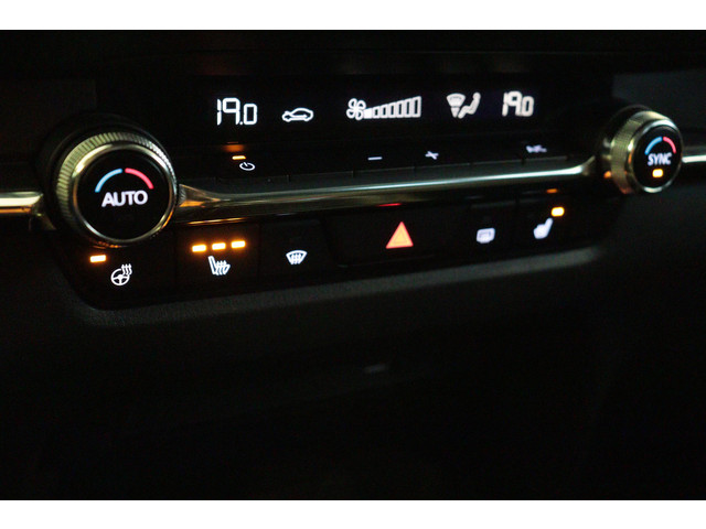 Mazda CX-30 2.0 e-SkyActiv-X M Hybrid Comfort | NAVI | CAMERA + PDC | STUUR STOELVERW | ADAP CRUISE | TREKHAAK |