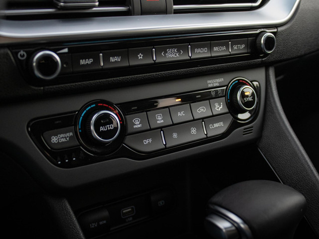 Kia Niro 1.6 GDi Hybrid Tech Edition Dynamicplusline | Stoel en stuurverwarming | Schuifkanteldak | Digitaal dashboard