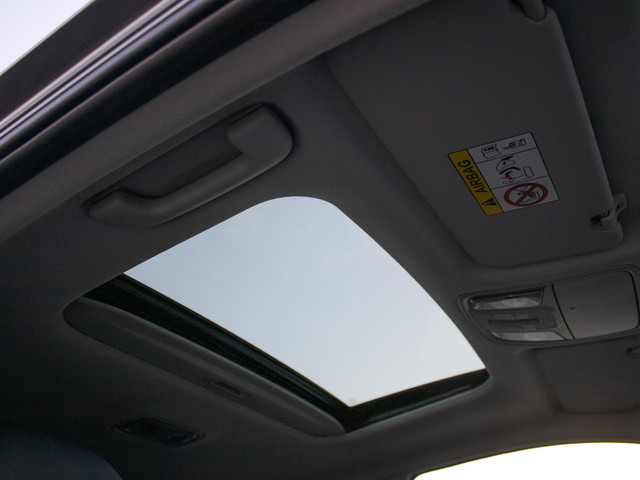 Kia Niro 1.6 GDi Hybrid Tech Edition Dynamicplusline | Stoel en stuurverwarming | Schuifkanteldak | Digitaal dashboard