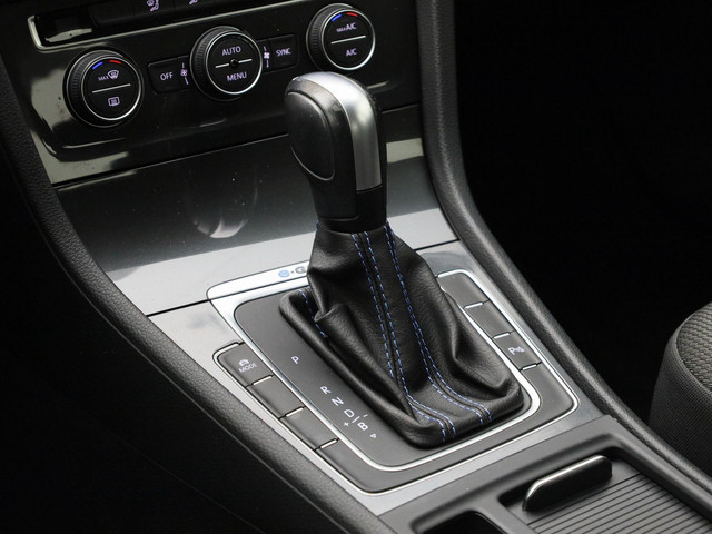 Volkswagen e-Golf E-DITION 100kW 136PK · Navigatie · LED · Parkeersensoren