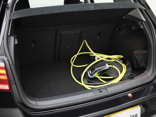 Volkswagen e-Golf E-DITION 100kW 136PK · Navigatie · LED · Parkeersensoren