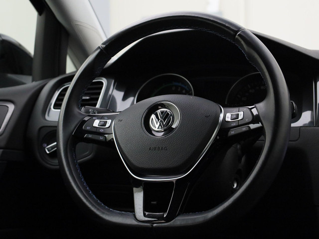 Volkswagen e-Golf E-DITION 100kW 136PK · Navigatie · LED · Parkeersensoren