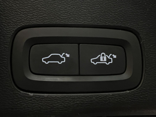 Volvo XC60 2.0 T8 Twin Engine AWD Inscription BTW B&W Masaage