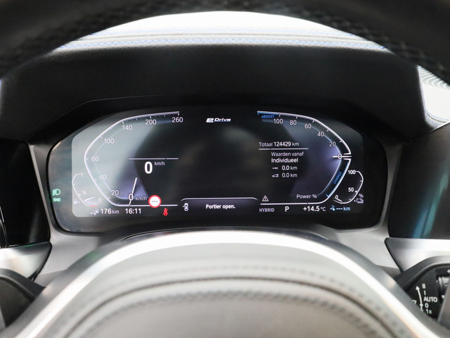 BMW 3 Serie 330e eDrive Edition M-Sport | PANO | STOELVERWARMING