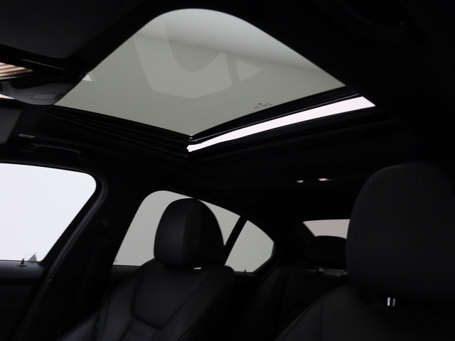 BMW 3 Serie 330e eDrive Edition M-Sport | PANO | STOELVERWARMING