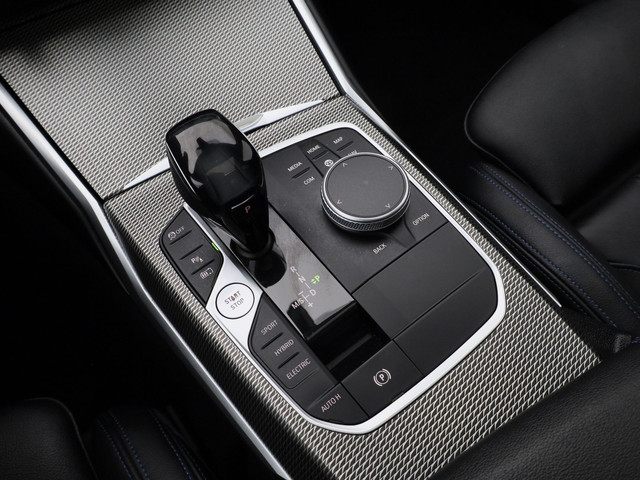 BMW 3 Serie 330e eDrive Edition M-Sport | PANO | STOELVERWARMING