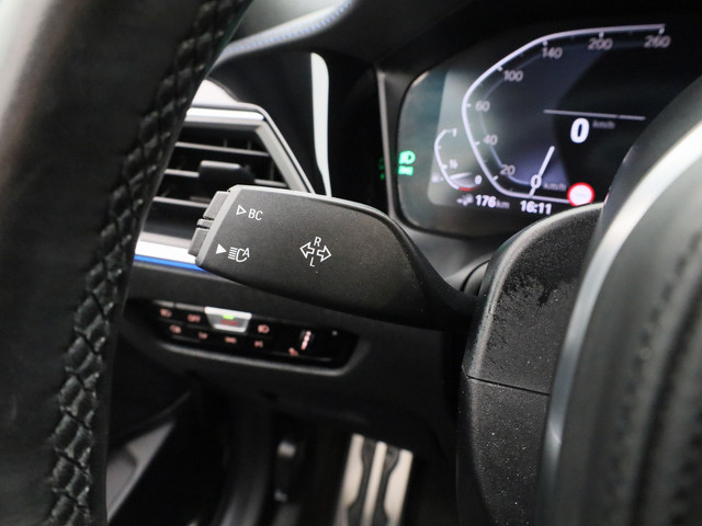 BMW 3 Serie 330e eDrive Edition M-Sport | PANO | STOELVERWARMING