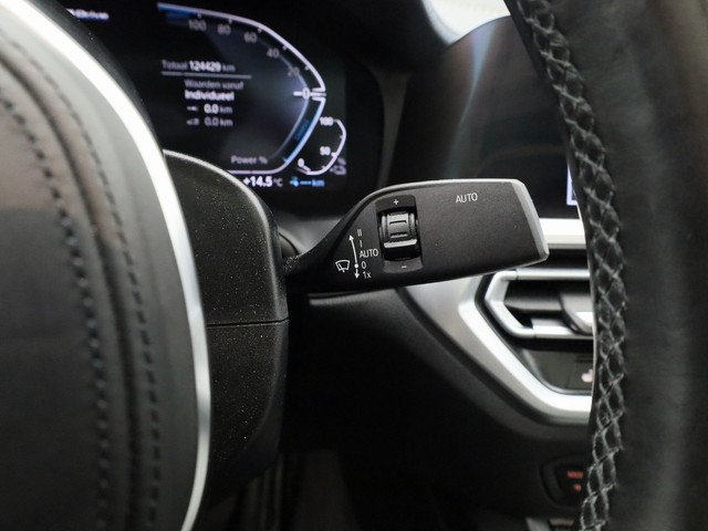 BMW 3 Serie 330e eDrive Edition M-Sport | PANO | STOELVERWARMING
