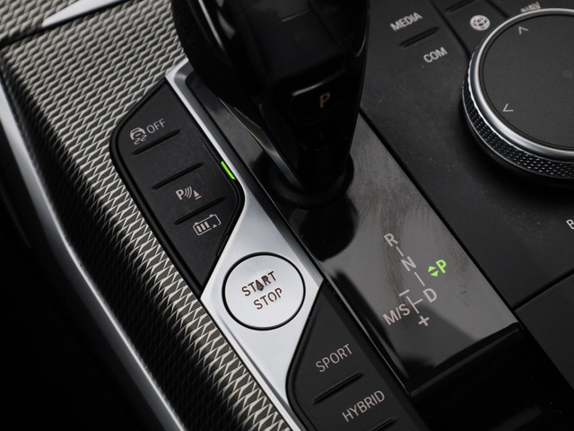BMW 3 Serie 330e eDrive Edition M-Sport | PANO | STOELVERWARMING