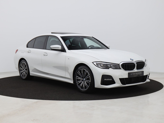 BMW 3 Serie 320e M-Sport | PANO | CAMERA | MEMORY | STOELVERWARMING | TREKHAAK