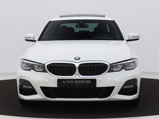 BMW 3 Serie 320e M-Sport | PANO | CAMERA | MEMORY | STOELVERWARMING | TREKHAAK