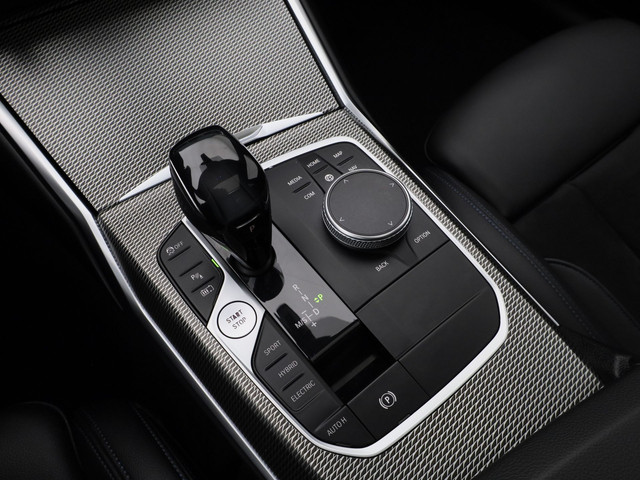 BMW 3 Serie 320e M-Sport | PANO | CAMERA | MEMORY | STOELVERWARMING | TREKHAAK