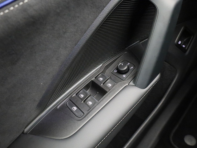 Volkswagen Tayron NEW 1.5 eHybrid R-Line Edition | PANO | CAMERA | ADAPTIVE | IQ LIGHT | KEYLESS | STOEL- EN STUURVERW. | STOELMASSAGE