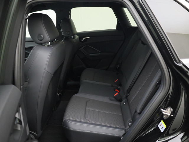 Audi Q3 45 TFSIe 180kW 245PK S Line · Stoelverwarming · Drive select · Leder stof · Apple Android Car Play ·