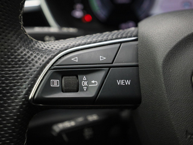 Audi Q3 45 TFSIe 180kW 245PK S Line · Stoelverwarming · Drive select · Leder stof · Apple Android Car Play ·